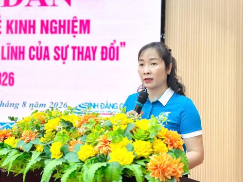 Bà Nguyễn Thị Lan, Ủy viên BCH Trung ương Hội LHPN Việt Nam, Phó Chủ tịch Ủy ban MTTQ Việt Nam tỉnh, Chủ tịch Hội LHPN tỉnh Quảng Ngãi, phát biểu tại Diễn đàn