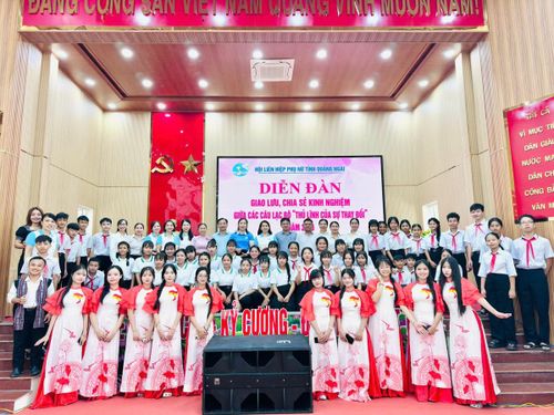 Các đại biểu tham dự Diễn đàn
