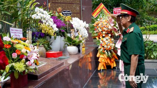 Trung tướng Lưu Phước Lượng, nguyên Phó Trưởng Ban chỉ đạo Tây Nam Bộ, nguyên Phó Tư lệnh chính trị Quân khu 9 tướng nhớ các Anh hùng liệt sĩ.