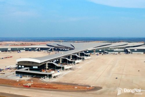 Phát triển đồng bộ hạ tầng giúp phát huy hiệu quả giao thông công cộng. Ảnh: Phạm Tùng