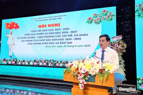 Tiến sĩ Đặng Anh Tuấn, Giám đốc Sở Giáo dục và Đào tạo phát biểu khai mạc hội nghị. Ảnh: Công Nghĩa