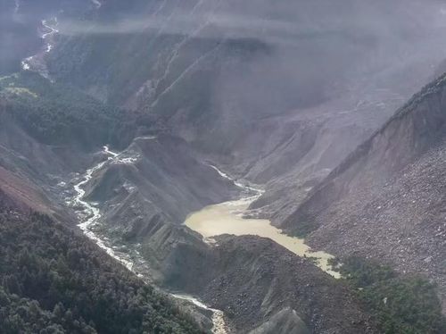 Hồ nước mới tiếp tục mở rộng tại biên giới Trung Quốc - Nepal, gây lo ngại về thảm họa tương tự trận lũ quét hôm 26-8. Ảnh: NYPost
