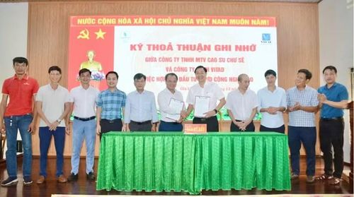  Công ty TNHH MTV Cao su Chư Sê ký kết hợp đồng cho thuê hạ tầng đất KCN Nam Pleiku đối với Công ty cổ phần Tập đoàn Tiến Thịnh. Ảnh: V.V 