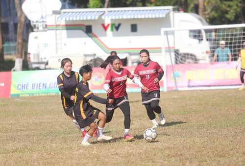  Đội bóng Link Coffee có đến 80% là người dân tộc thiểu số Bahnar và Jrai. Ảnh: Văn Ngọc 