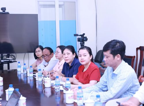Đại diện các sở, ngành và đơn vị dự họp.