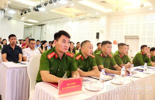 Các đại biểu tham dự hội thảo