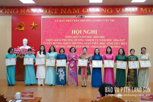 Các cá nhân nhận Giấy khen của Chủ tịch UBND phường