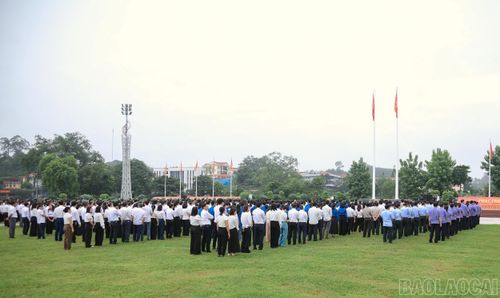 Quang cảnh lễ chào cờ.