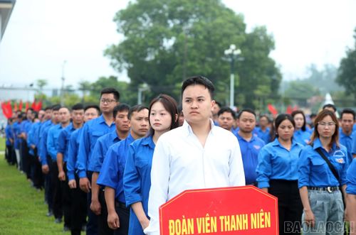 Các đại biểu dự Lễ chào cờ cấp tỉnh tháng 9.