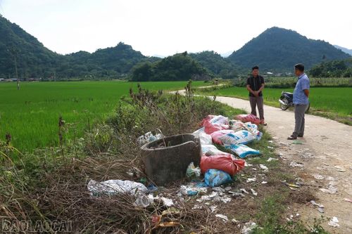 Chính quyền xã Cảm Nhân triển khai các biện pháp hành chính nhằm hạn chế hình thành bãi rác tự phát.