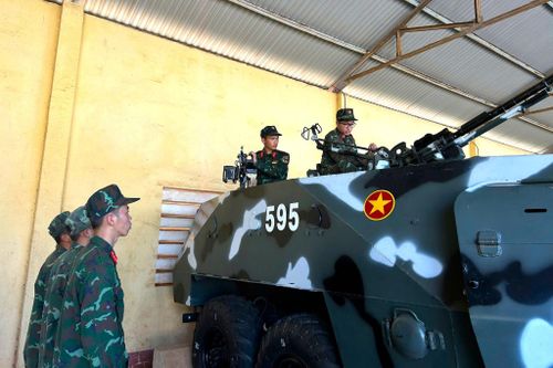 Đơn vị tổ chức huấn luyện sử dụng khí tài trang bị trên xe thiết giáp