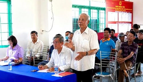 Người dân xã Nghị Đức nêu ý kiến xung quanh vướng mắc liên quan đến thủ tục đất đai