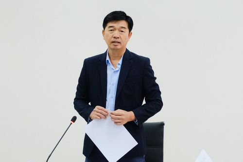 Tỉnh ủy viên, Giám đốc Sở Nông nghiệp và Môi trường Phan Nguyễn Hoàng Tân phát biểu tại hội nghị