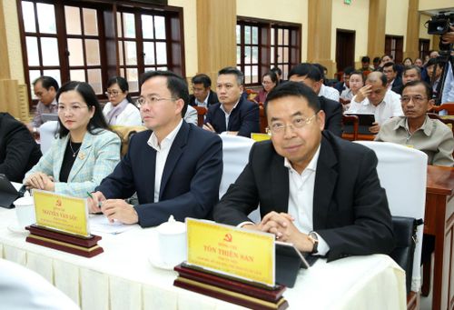 Các đại biểu tham dự hội nghị