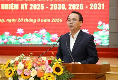 Đồng chí Đặng Hồng Sỹ, Phó Bí thư Thường trực Tỉnh ủy phát biểu tại hội nghị
