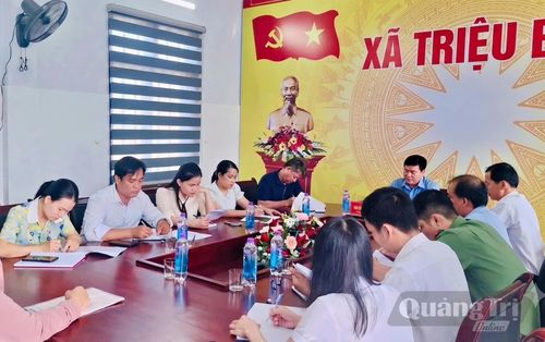 Trong các cuộc tiếp dân, lãnh đạo UBND xã Triệu Bình cùng các bộ phận chuyên môn đã trực tiếp lắng nghe, trao đổi, xem xét nội dung phản ánh, kiến nghị của công dân - Ảnh: L.A