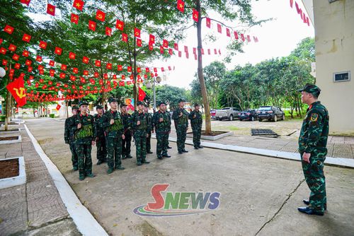 Cán bộ, chiến sĩ Trung đoàn 754 duy trì nghiêm chế độ trực sẵn sàng chiến đấu.