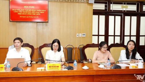 Đại biểu dự Hội nghị.