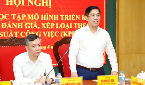 TS. Đào Ngọc Báu trao đổi tại Hội nghị.