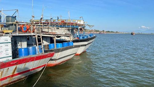 Khi khai thác trên biển, chủ tàu, ngư dân phải thực hiện đầy đủ các yêu cầu theo quy định.   