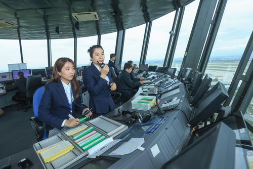 Hàng không là một ví dụ rõ nét về mối quan hệ giữa hạ tầng và khả năng mở rộng kết nối quốc tế (Ảnh: Kiểm soát không lưu).