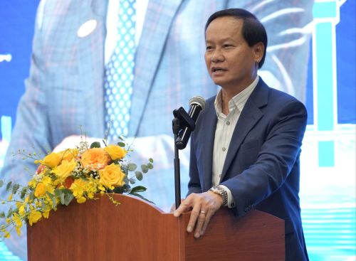 Ông Phùng Quốc Mẫn, Chủ tịch hiệp hội HAWA phát biểu tại tọa đàm.