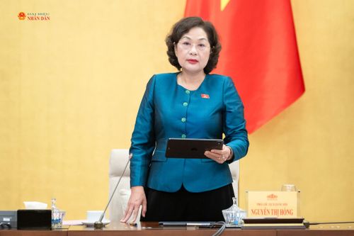 Phó Chủ tịch Quốc hội Nguyễn Thị Hồng điều hành phiên họp