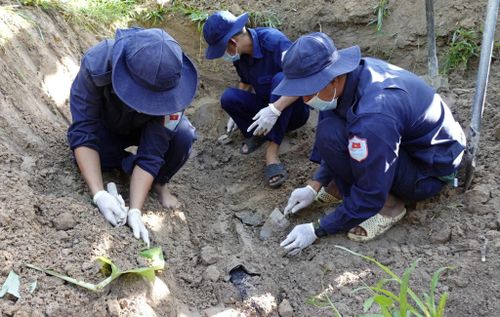 Ngày 26/8, Đội K92 tìm thấy một hài cốt liệt sĩ tại ấp Sớm Rẫy, nâng tổng số hài cốt được tìm thấy khu vực này lên 63 bộ hài cốt. Ảnh: Phương Vũ
