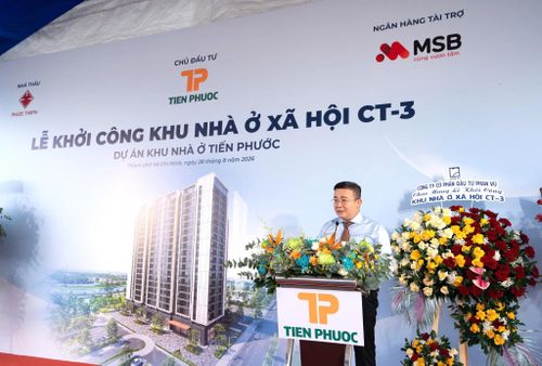 Chủ tịch UBND xã Bình Hưng Biện Ngọc Toàn phát biểu