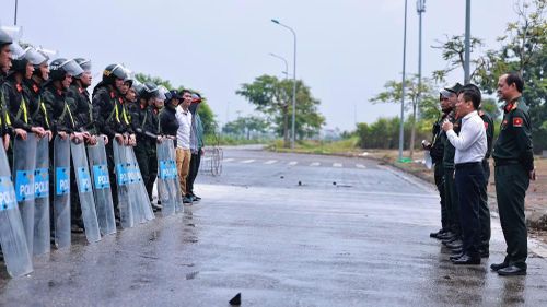 Thiếu tướng Lê Thanh Sơn gặp mặt Đơn vị Cảnh sát GGHB số 1.