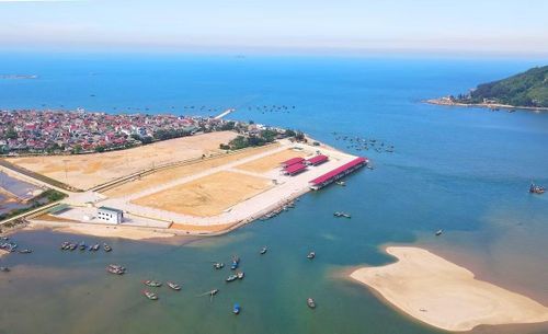 Hệ thống cảng cá chưa đồng bộ, thường xuyên bị bồi lắng cản trở việc ra vào của tàu thuyền là một trong những nguyên nhân gây khó khăn trong công tác truy xuất nguồn gốc thuỷ sản tại Hà Tĩnh.