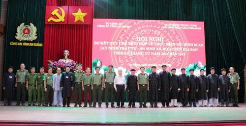 Các đại biểu dự hội nghị.