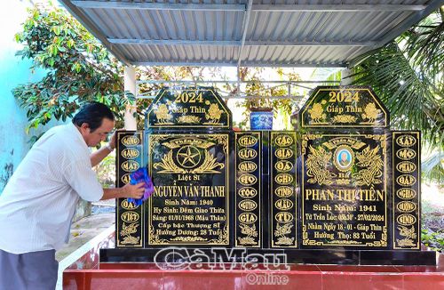 “Mộ gió” - nơi gửi gắm trọn nghĩa vợ chồng.