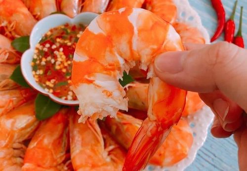 Thời gian luộc phụ thuộc khá nhiều vào kích thước tôm. Ảnh minh họa.
