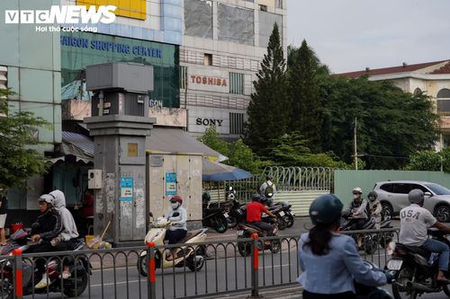 Ghi nhận của PV Báo Điện tử VTC News, khu đất số 79B Lý Thường Kiệt từng là Trung tâm thương mại CMC Plaza Lý Thường Kiệt nhưng đã đóng cửa từ nhiều năm trước.