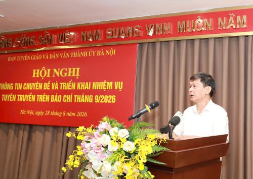 Phó Giám đốc Sở Y tế thành phố Hà Nội Vũ Cao Cương thông tin tại hội nghị. Ảnh: Quang Thái