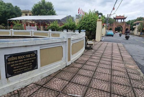 Tại thôn Thao Chính, xã Phú Xuyên một số giếng làng được đầu tư xây dựng mới, tạo điểm nhấn về không gian văn hoá giữa đời sống đương đại. Ảnh: PV