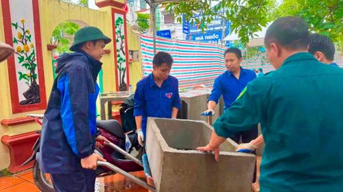 Đoàn viên, thanh niên xã Tam Hưng đã trực tiếp phối hợp, hỗ trợ lực lượng chức năng trong quá trình thực hiện nhiệm vụ, hưởng ứng Chiến dịch 500 ngày đêm. Ảnh: Cơ sở