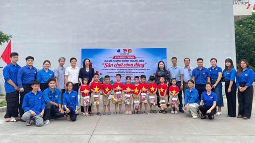 Đoàn Thanh niên xã Ngọc Hồi ra mắt Công trình thanh niên "Sân chơi cộng đồng". Ảnh: Cơ sở