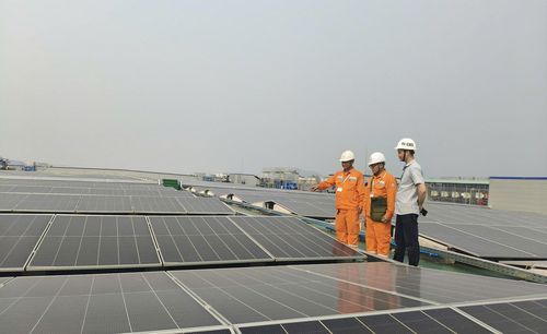 Nguồn điện tái tạo có đặc điểm phụ thuộc vào điều kiện tự nhiên. Ảnh: ĐVCC.