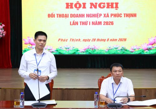 Lãnh đạo UBND xã Phúc Thịnh đối thoại với các doanh nghiệp. Ảnh: Thanh Hà
