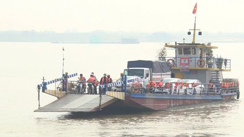 Những chuyến phà an toàn kết nối hai bờ vui. Ảnh: Đức Tuấn