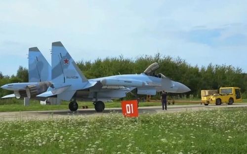 Tiêm kích Su-35 mới được bàn giao. (Ảnh: DB)