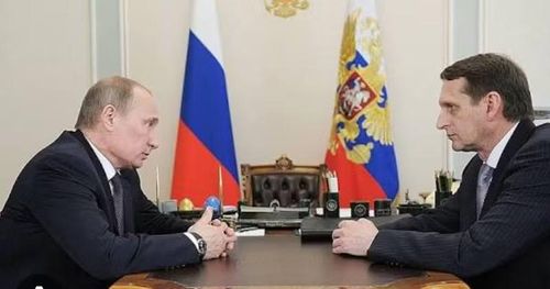 Ông Naryshkin sau đó xác nhận cuộc gặp, đồng thời cho biết 2 bên đã thảo luận một số vấn đề "khá nhạy cảm và đặc biệt" thuộc thẩm quyền của các cơ quan tình báo.