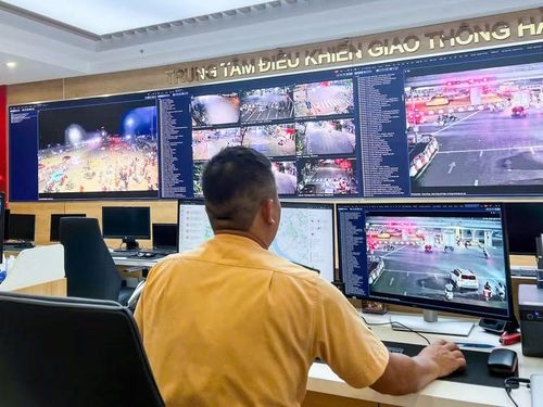 Hệ thống camera AI ghi nhận tại các nút giao để có sự điều chỉnh lưu lượng đèn, điều tiết phù hợp