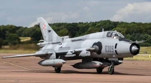 Sự thay đổi không chỉ nằm ở cánh. Su-17 được phát triển thành một nền tảng tấn công mặt đất chuyên biệt hơn, có khả năng mang nhiều loại vũ khí đối đất.