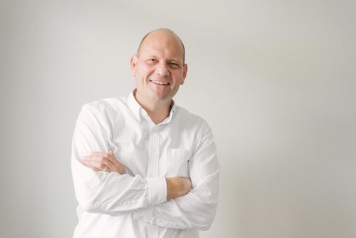  Chân dung Timothy R. Clark. Ảnh: Enterprisersproject. 