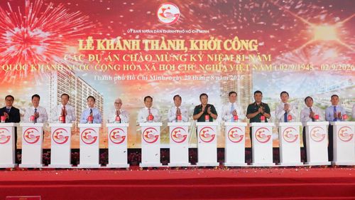  Lãnh đạo TP.HCM nghiêm túc đề nghị các nhà đầu tư, chủ đầu tư, đơn vị tư vấn, nhà thầu thi công vận dụng tối đa cơ chế mới, ra quân với tinh thần "vượt nắng thắng mưa", bảo đảm tuyệt đối về chất lượng, tiến độ, an toàn lao động; kiên quyết phòng chống thất thoát, lãng phí và tiêu cực.
