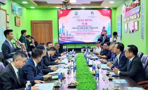 Đoàn công tác của Sở Văn hóa và Du lịch tỉnh Hắc Long Giang (Trung Quốc) làm việc với CLB Du lịch Doanh nhân trẻ Việt Nam
