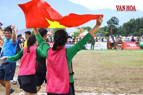 Sau 50 phút giằng co, Lục Yên đã giành chiến thắng với tỉ số 2 - 1 trước đội bóng nữ Đak Đoa và lên ngôi vô địch giải VTV Cup 2026